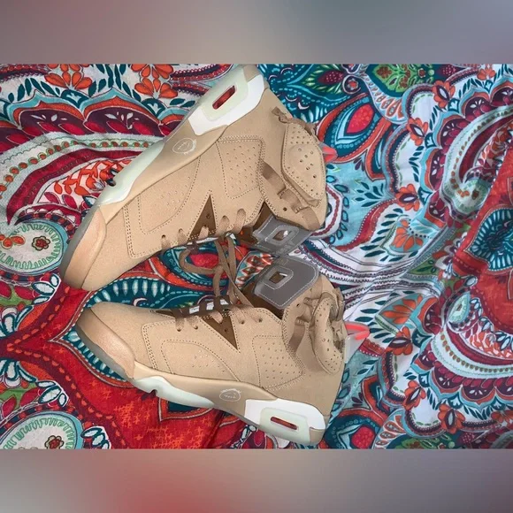Jordan 6s Travis scott “British khakis” - Picture 3 of 6
